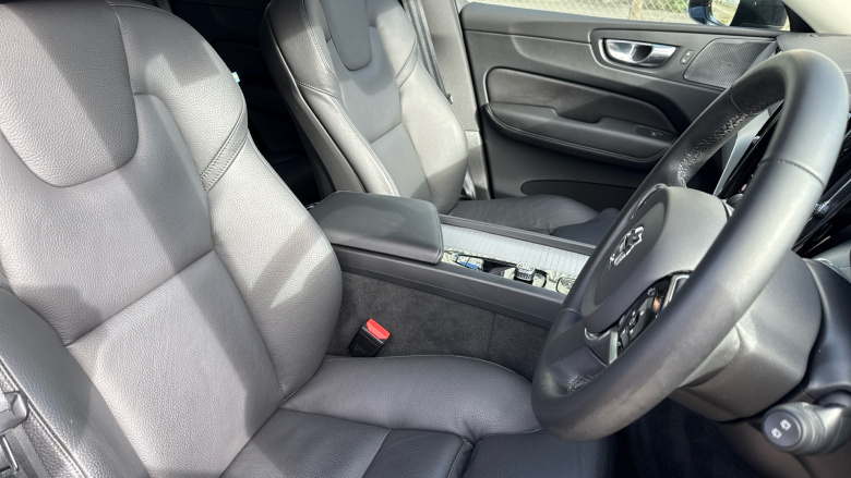 Volvo XC60 2.0 B4D Plus Dark 5dr AWD Geartronic Diesel Estate